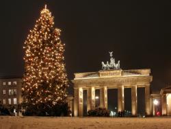 Бранденбургские ворота с Новогодней елкой
